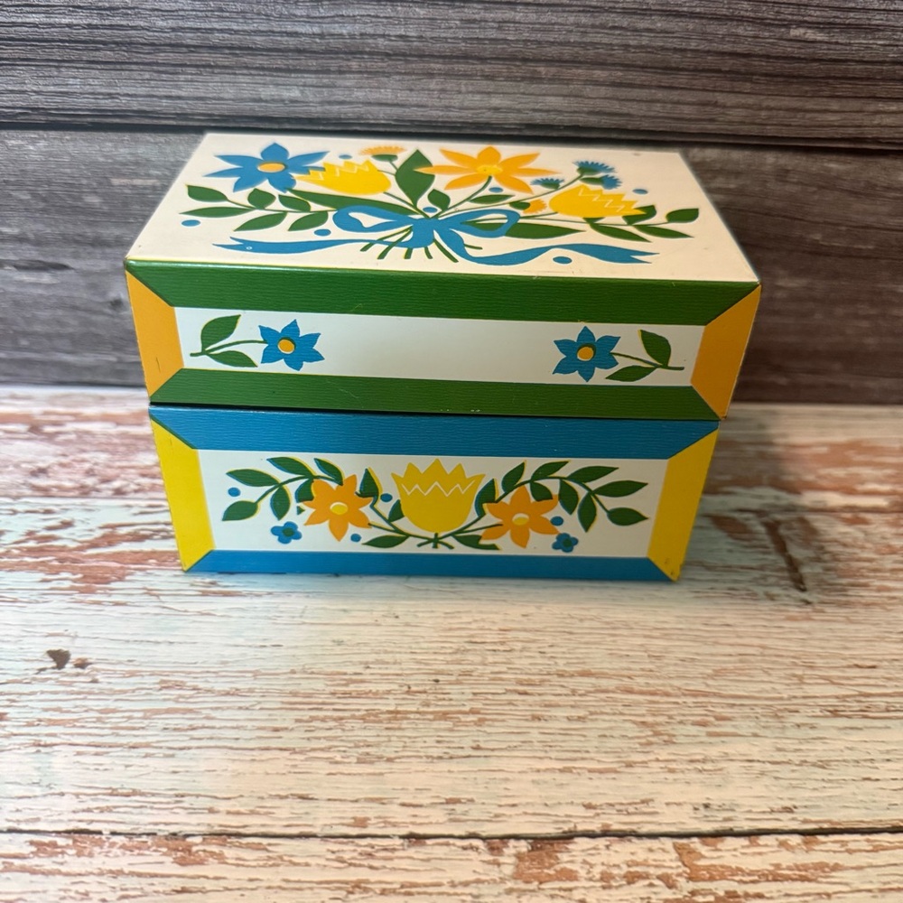 Vintage MCM Blue Green Yellow Floral Recipe Tin Syndicate MFG. Co.